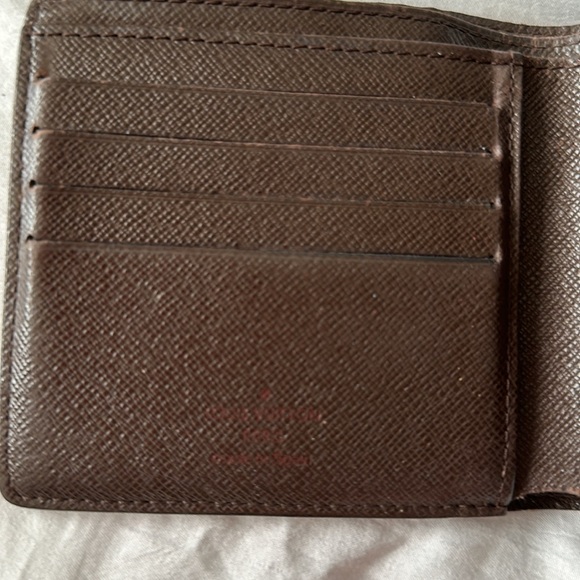 LV Damier Wallet - Picture 7 of 15